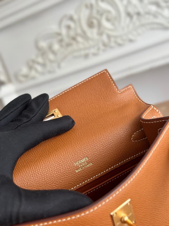 Hermès Kelly Mini Handbag in Black Gold Hardware