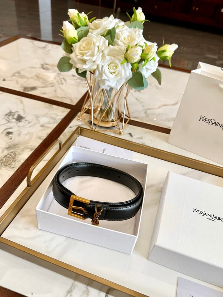 Saint Laurent Classic Leather Belt – 2.5cm in Black Leather With Gold Buckle