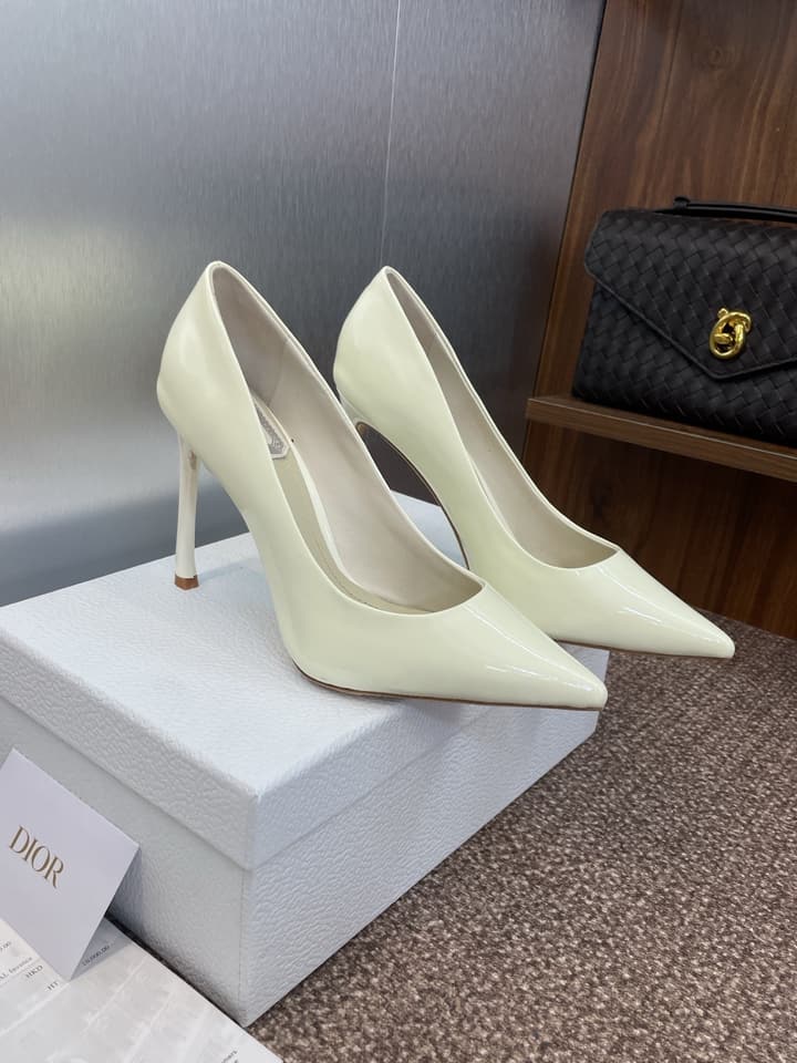 Dior CD Logo Pointed Toe Pumps – 2025 Spring/Summer Haute Couture Collection in Shiny Black Flat