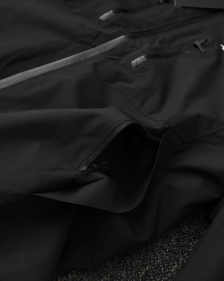 Arc'teryx 3-in-1 Detachable Windbreaker Jacket – 24FW in Black