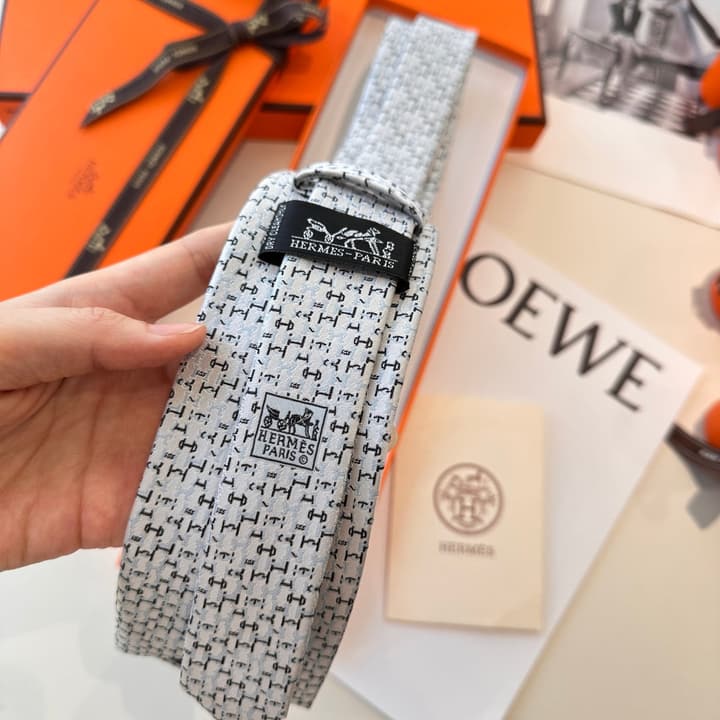 Hermès Men's H-Logo Silk Tie in Black