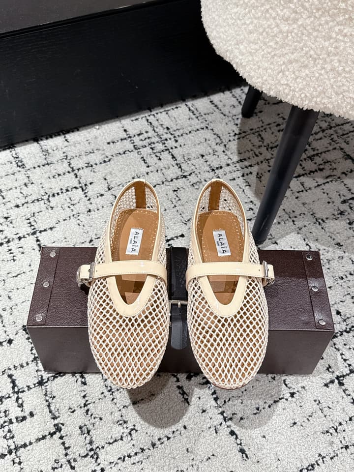 Alaïa Flat Mesh Ballet Flats – 25SS in Golden Beige Mesh