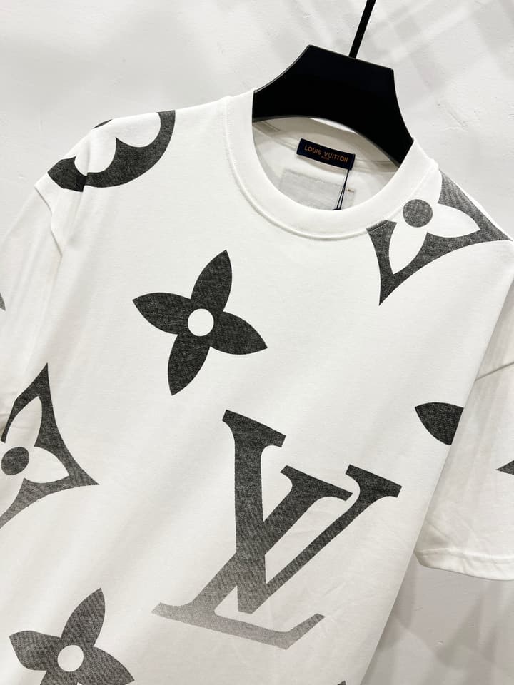 Louis Vuitton Monogram Gradient Logo T-Shirt – 25SS in Black