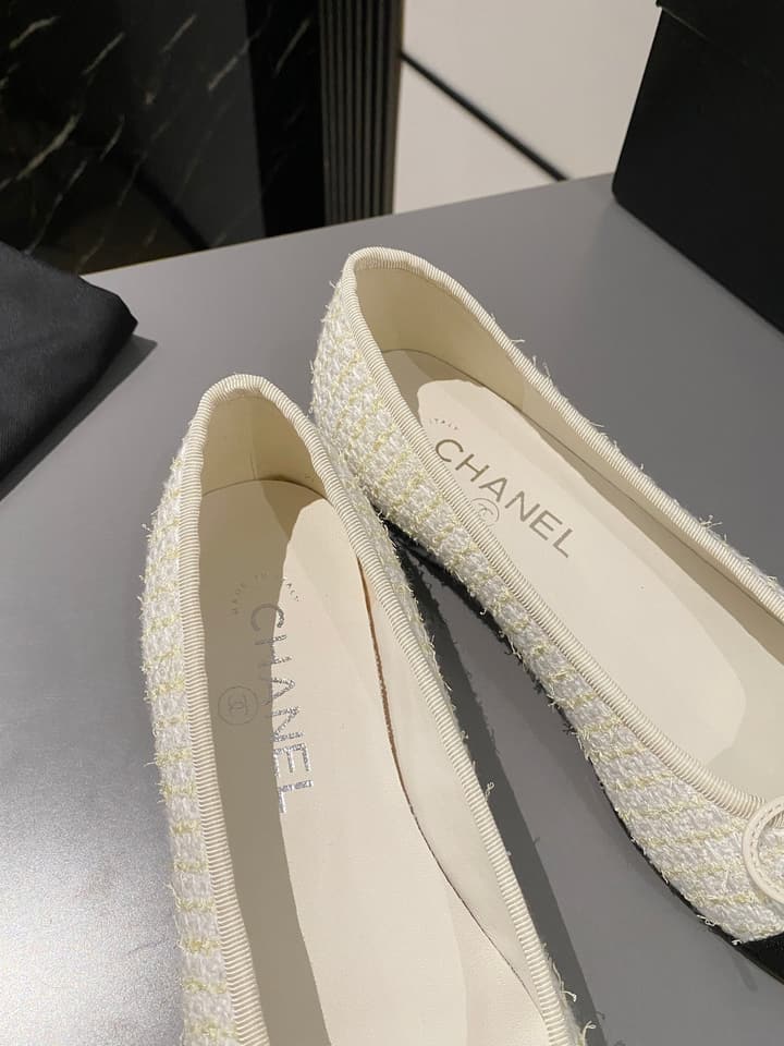 Chanel Classic Ballet Flats in Fuchsia Embossed
