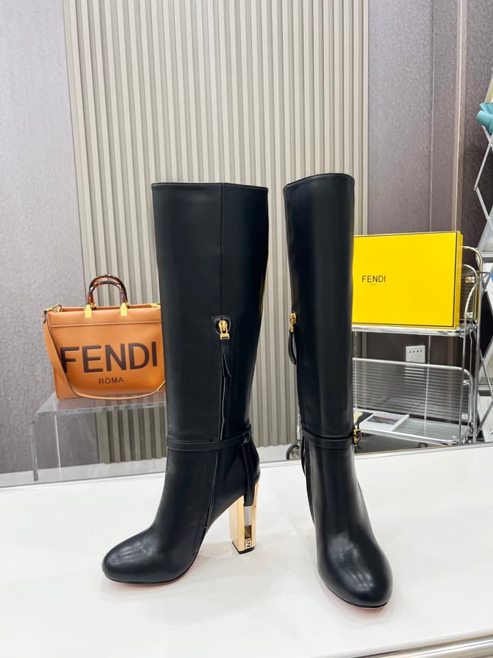 Fendi Delfina Runway Round Toe Boots in Black Leather Boots