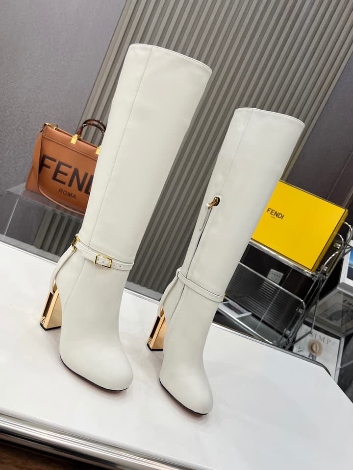 Fendi Delfina Runway Round Toe Boots in Black Leather Boots
