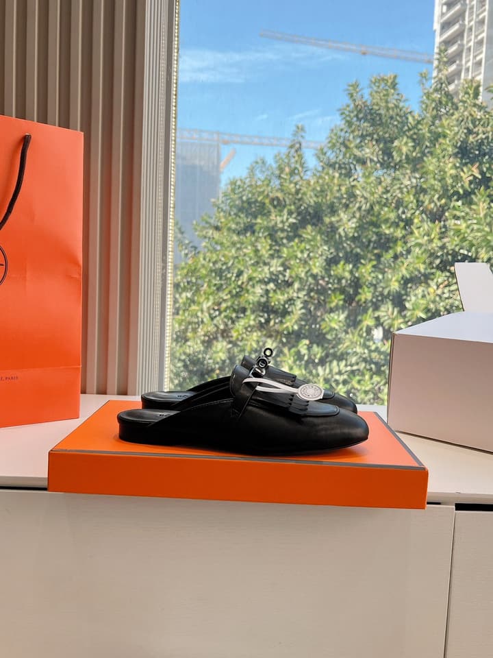Hermès Calfskin Mules – 25SS/FW Collection in Black Embossed Leather With Silver Hardware