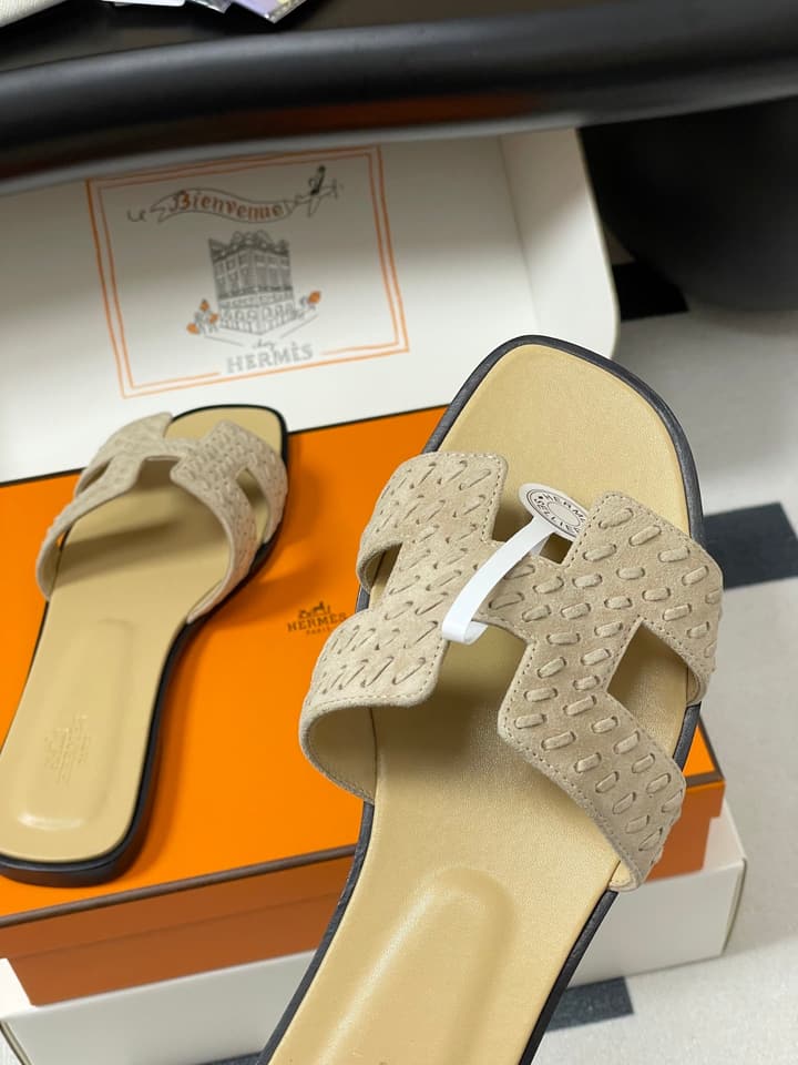 Hermès Oran Woven Suede Sandals – 2025 Collection in Black Leather