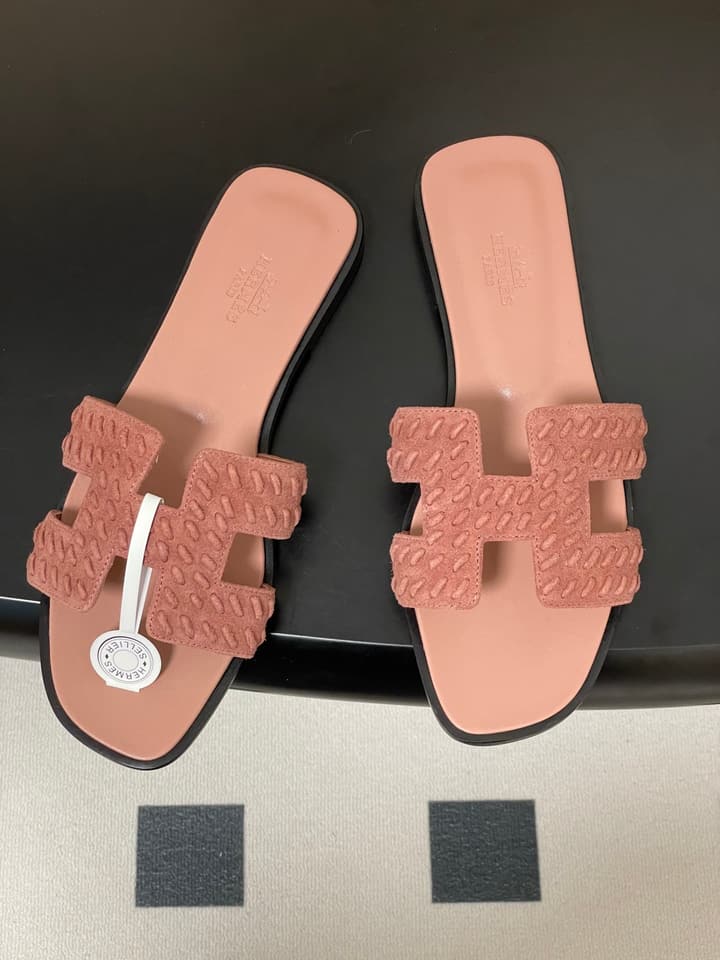 Hermès Oran Woven Suede Sandals – 2025 Collection in Black Leather