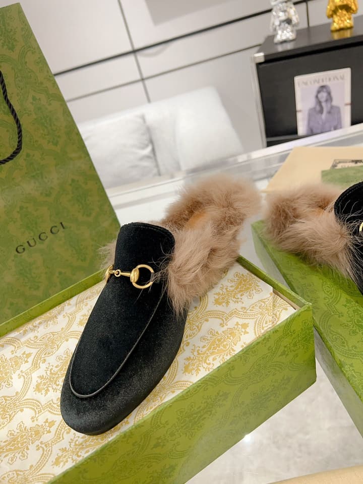 Gucci Toscana Sheepskin Loafers in Black Patent Embossed With Tan Shearling