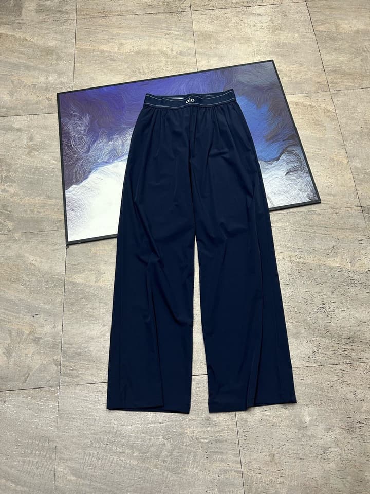 Alo Yoga Suit Up High-Waist Wide-Leg Trousers in Black