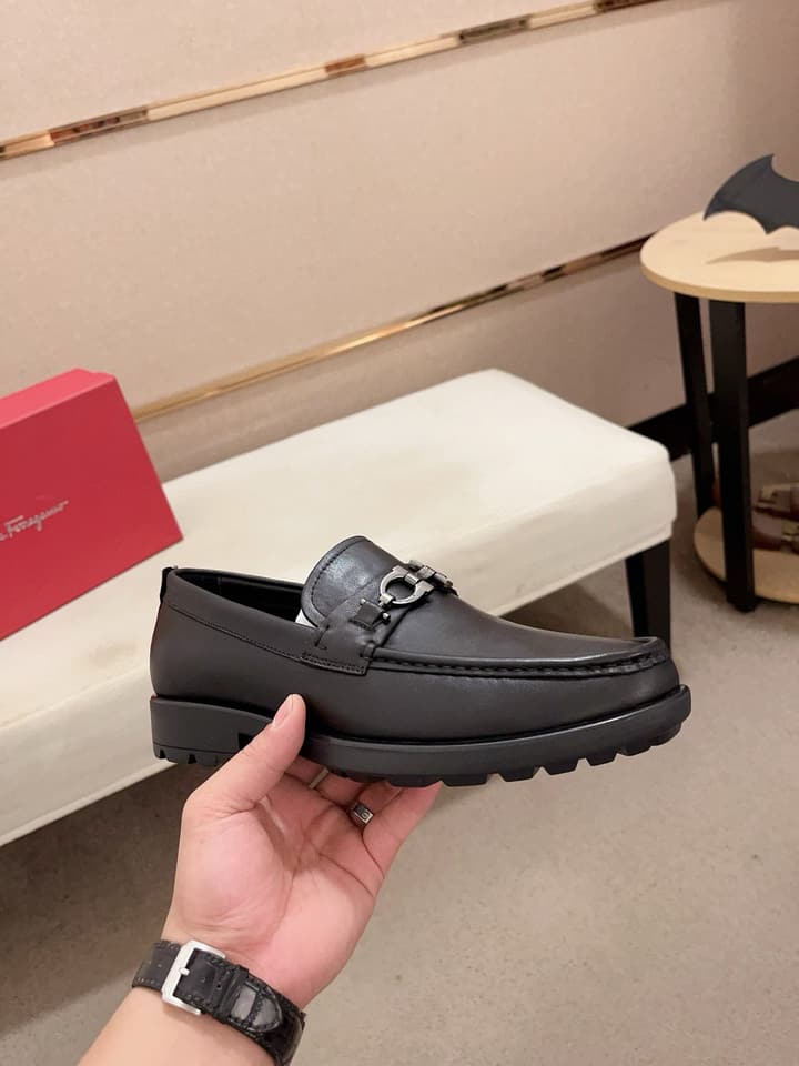 Ferragamo Driving Shoes in Shiny Black Leather