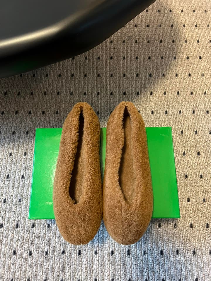 Bottega Veneta Furry Ballet Flats – 25SS in Black