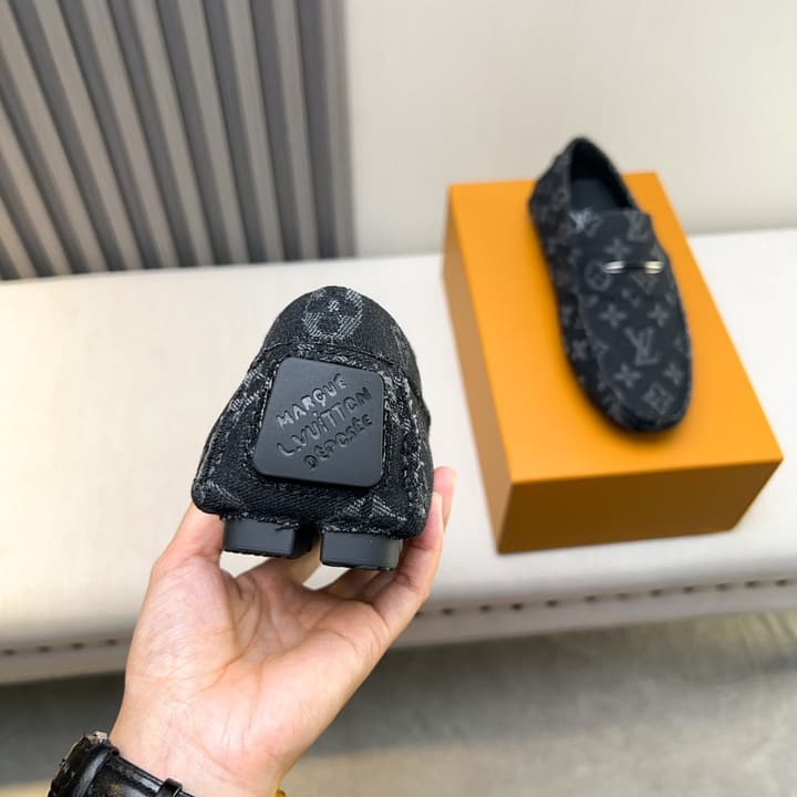 Louis Vuitton Pebbled Leather Driving Shoes in Black Textured Leather