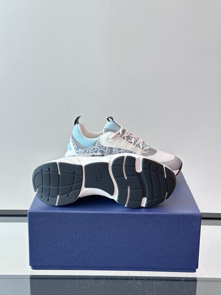 Dior B22 Retro Jogging Sneakers in Black And White Oblique