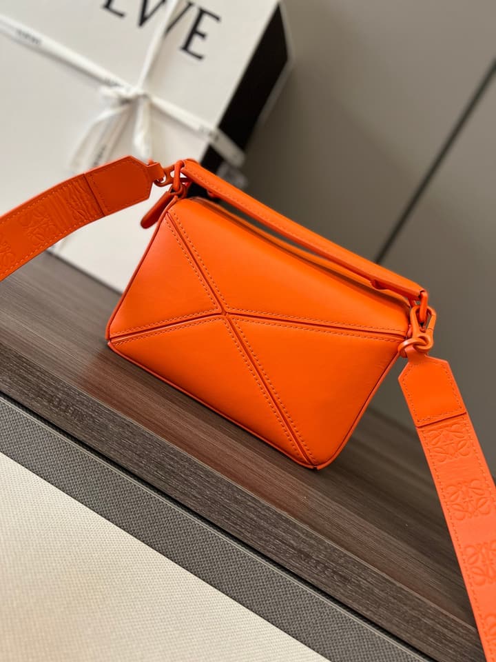 Loewe Puzzle Bag in Black