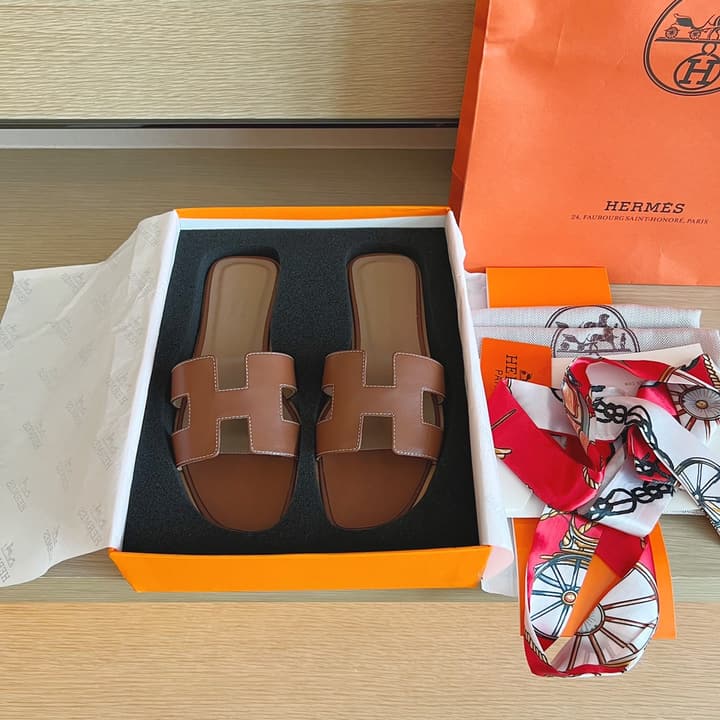 Hermès Handmade Leather Sandals – 2023 Spring Collection in Navy Blue Leather