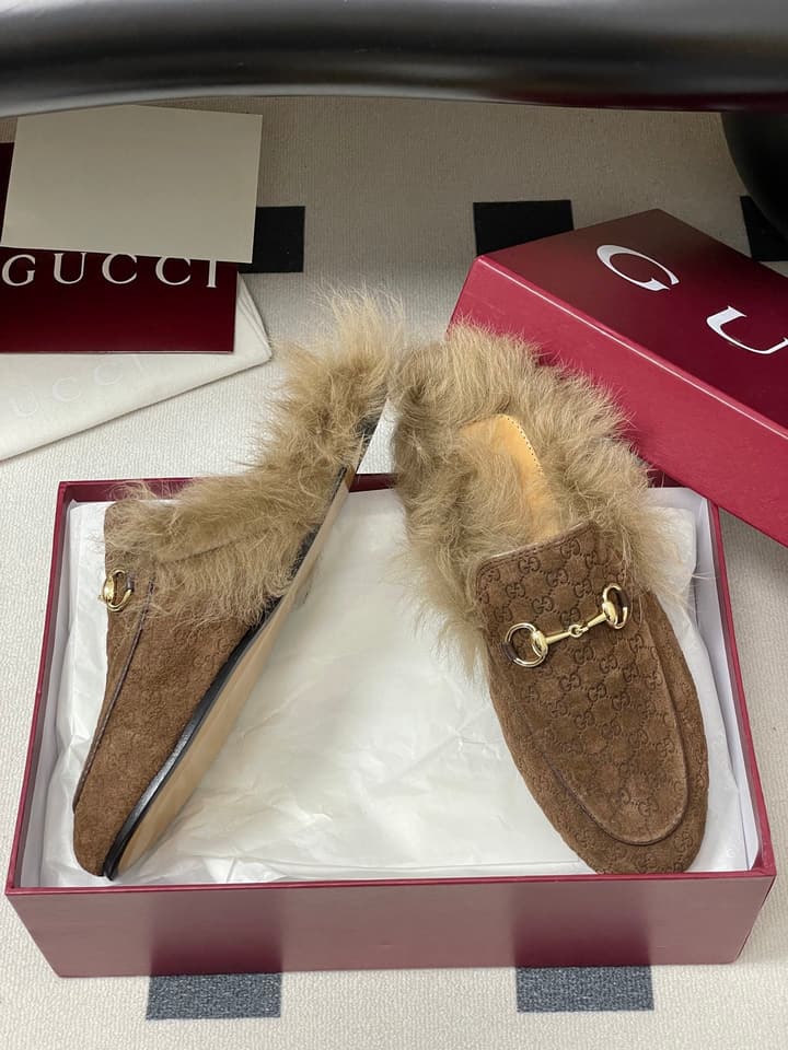 Gucci Princetown Classic Wool Mules – 2025 Fall Latest Edition in Black Croc Embossed Leather