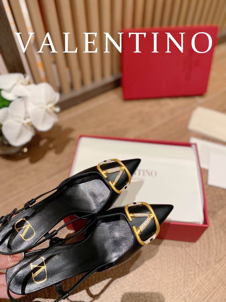 Valentino VLogo Signature Leather Pumps – 2022 Collection in Glossy Black With Red Lining