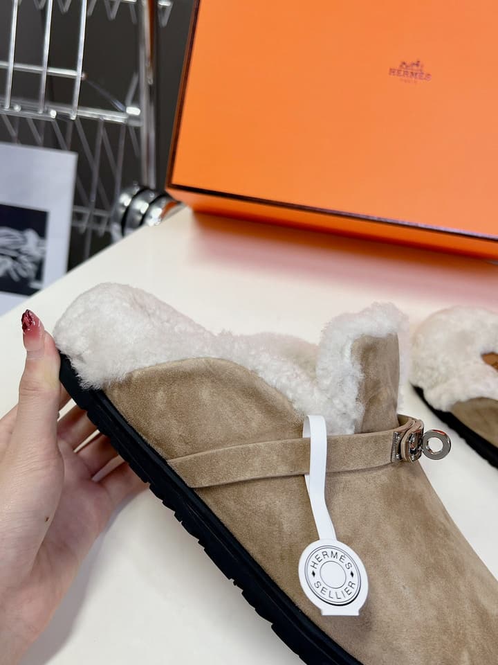 Hermès Kelly Buckle Fur Slippers – Autumn/Winter Collection