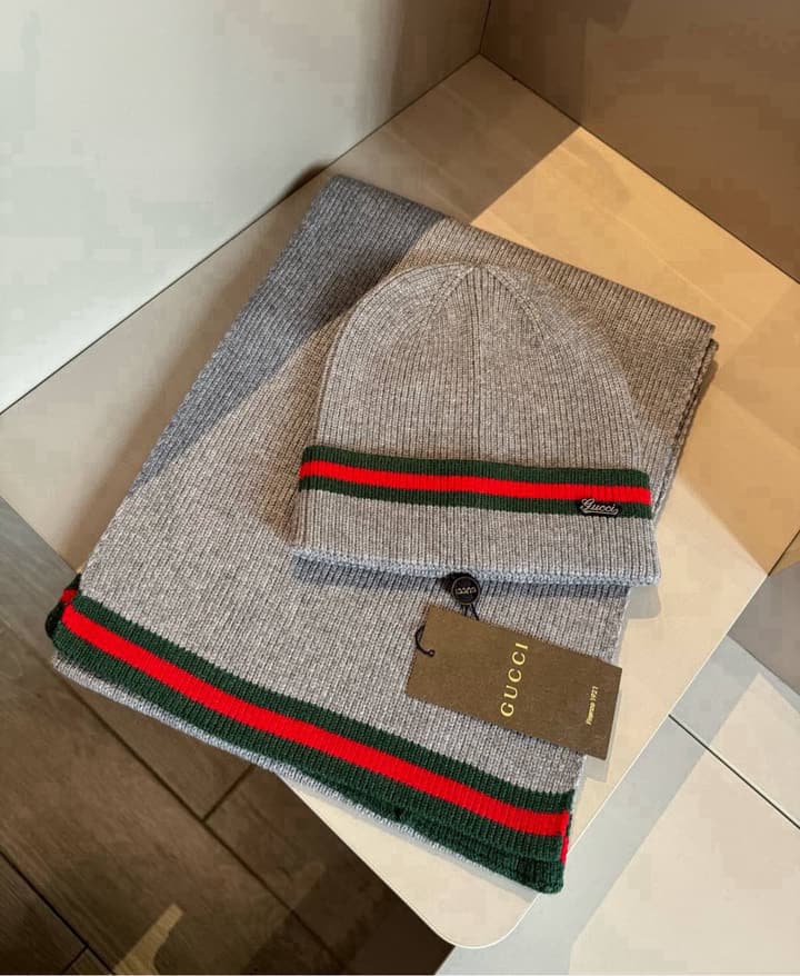 Gucci Classic Knitted Wool Scarf Hat Set – Men's