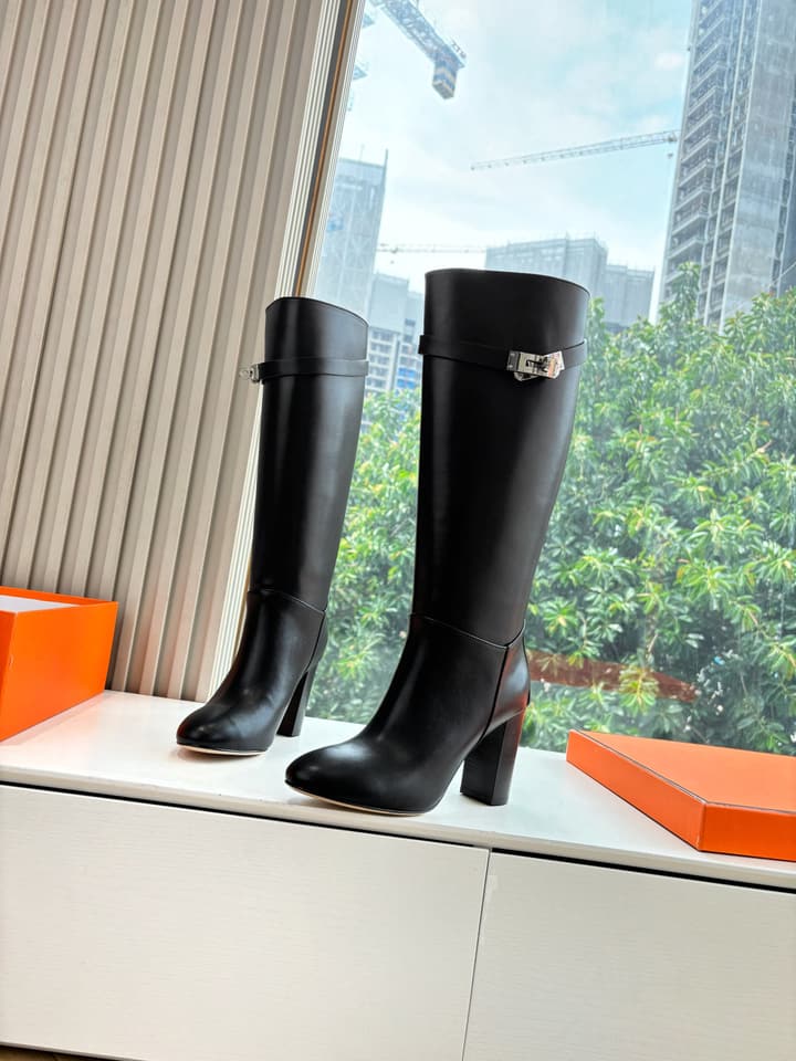 Hermès Classic Knee-High Boots – 2025FW in Assorted Buckle Riding Boots Display