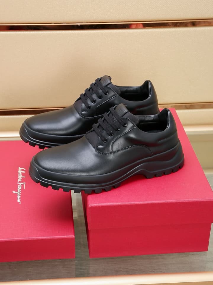 Ferragamo Premium Business Dress Shoes in Black Leather Derby