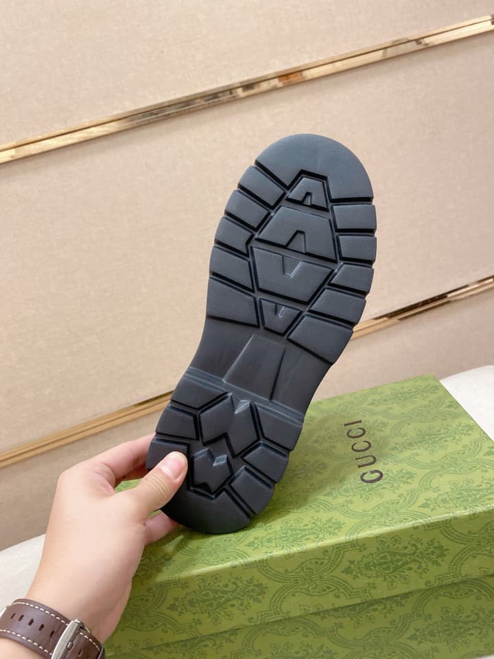 Gucci Premium Italian Leather Loafers in All Black