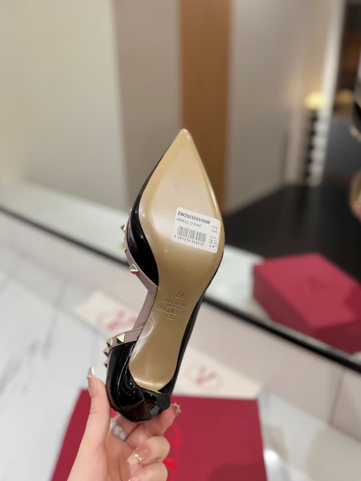 Valentino Rivet Classic Pumps in Black Patent