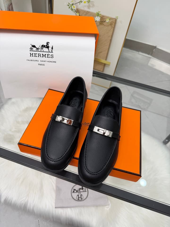 Hermès Classic Leather Sole Sandals in Black Smooth