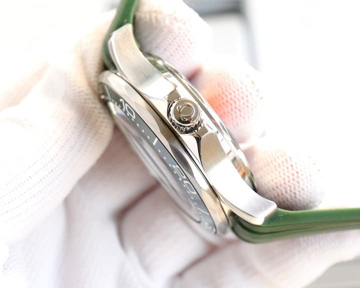 Omega Seamaster 300 Mechanical Diver Watch in Green Dial With Green Rubber Strap