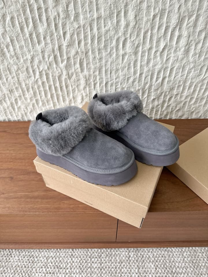 UGG Sheepskin Fur-Lined Slippers – Autumn/Winter Collection in Tall Light Pink With Cream Fur