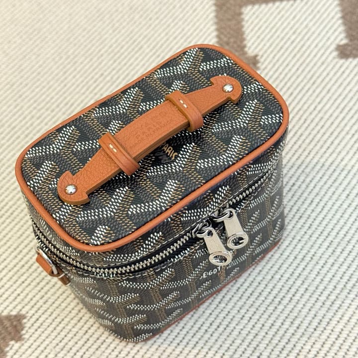 Goyard Muse Vanity Ultra Mini Cosmetic Bag in Blue
