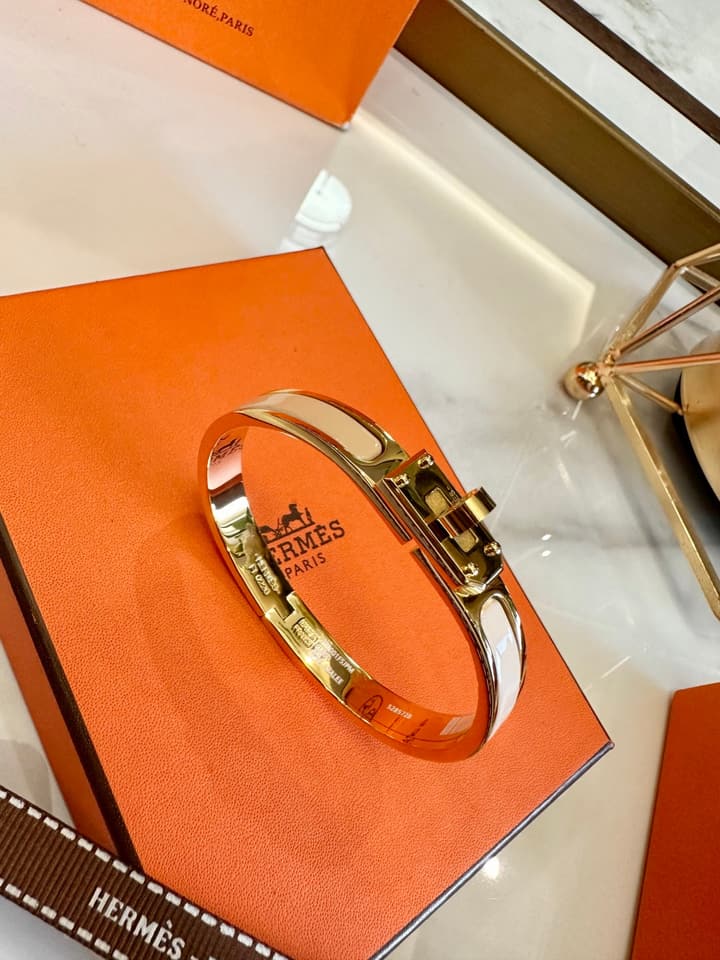 Hermès Enamel 18K Gold Bracelet