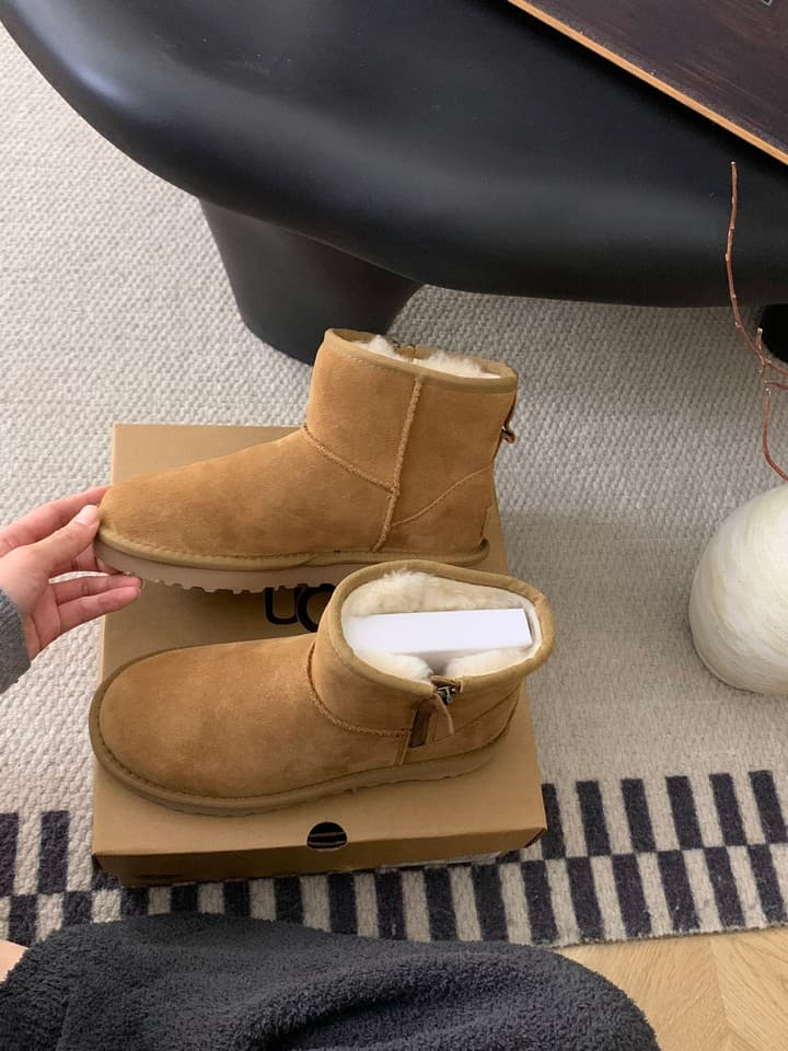 UGG Zipper Classic Thin-Soled Boots in Chestnut