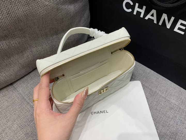 Chanel Grained Calfskin Chain Clutch – Cruise Collection – 25C