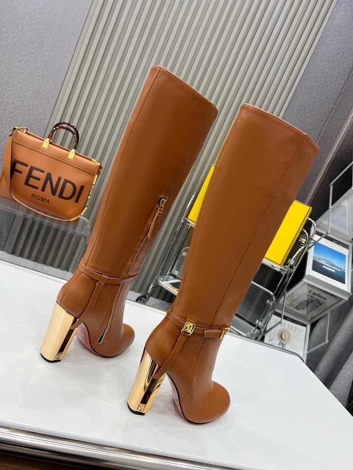 Fendi Delfina Runway Round Toe Boots in Black Leather Boots