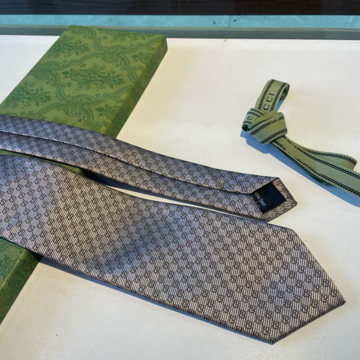 Gucci GG Logo Jacquard Silk Tie in Beige
