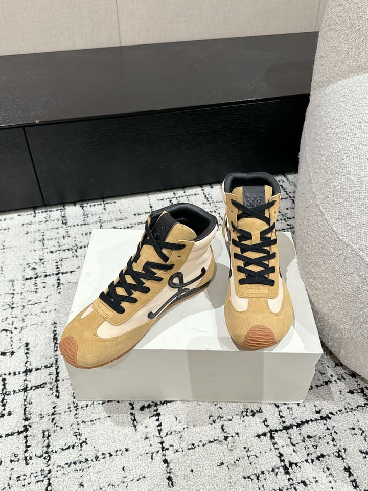 Loewe Flow Runner 2.0 Runway Sneakers – 25SS in All White With Gum Sole