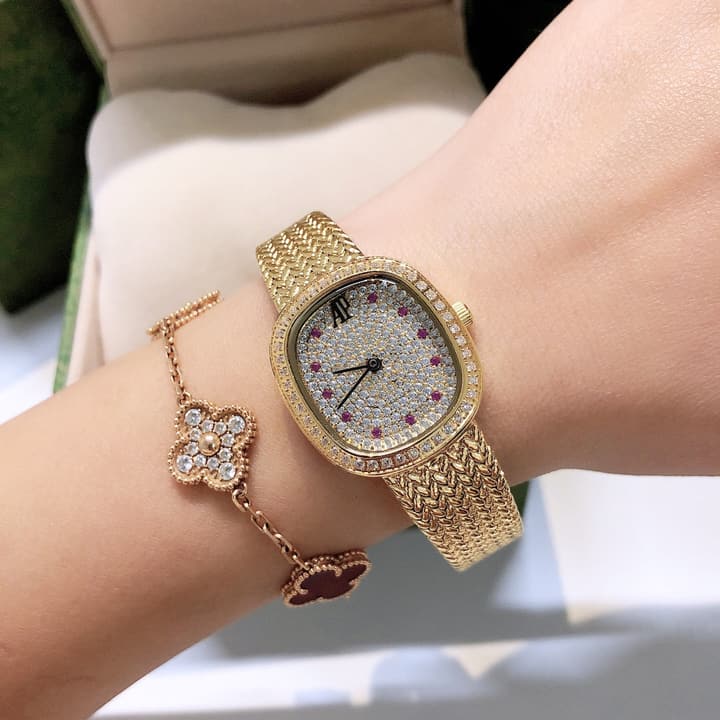 Audemars Piguet Vintage Crystal Watch in Gold