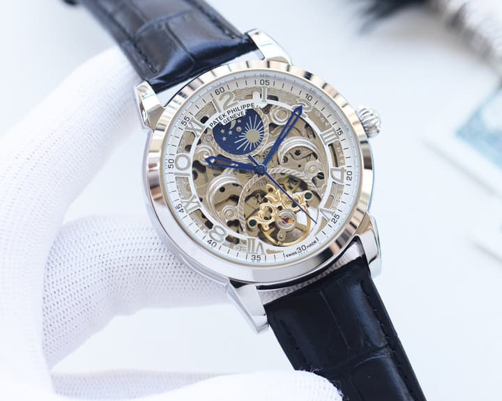 Patek Philippe Men's Automatic Watch in Gold
