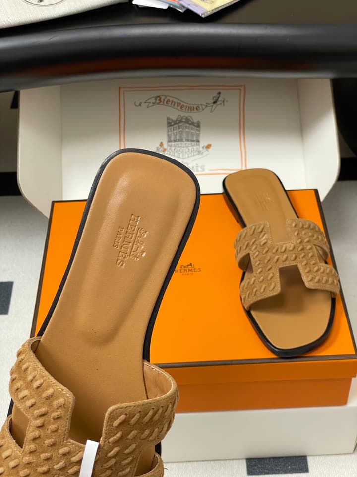 Hermès Oran Woven Suede Sandals – 2025 Collection in Black Leather