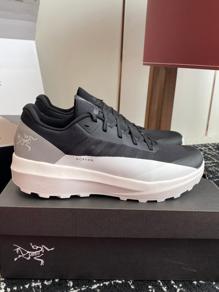 Arc'teryx Norvan VT Trail Running Shoes in Black With White Sole