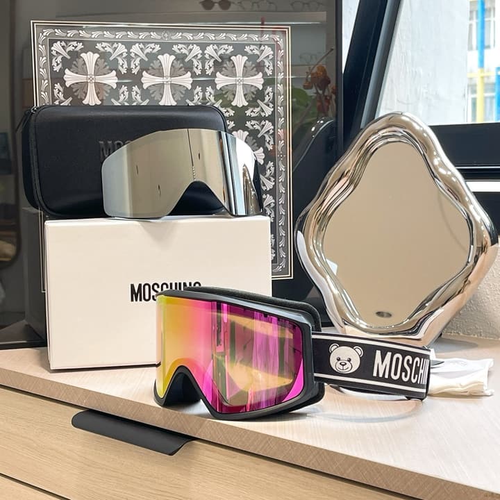 Moschino Bear Magnetic Dual-Lens Ski Goggles in Black Frame With Pink Mirrored Lens