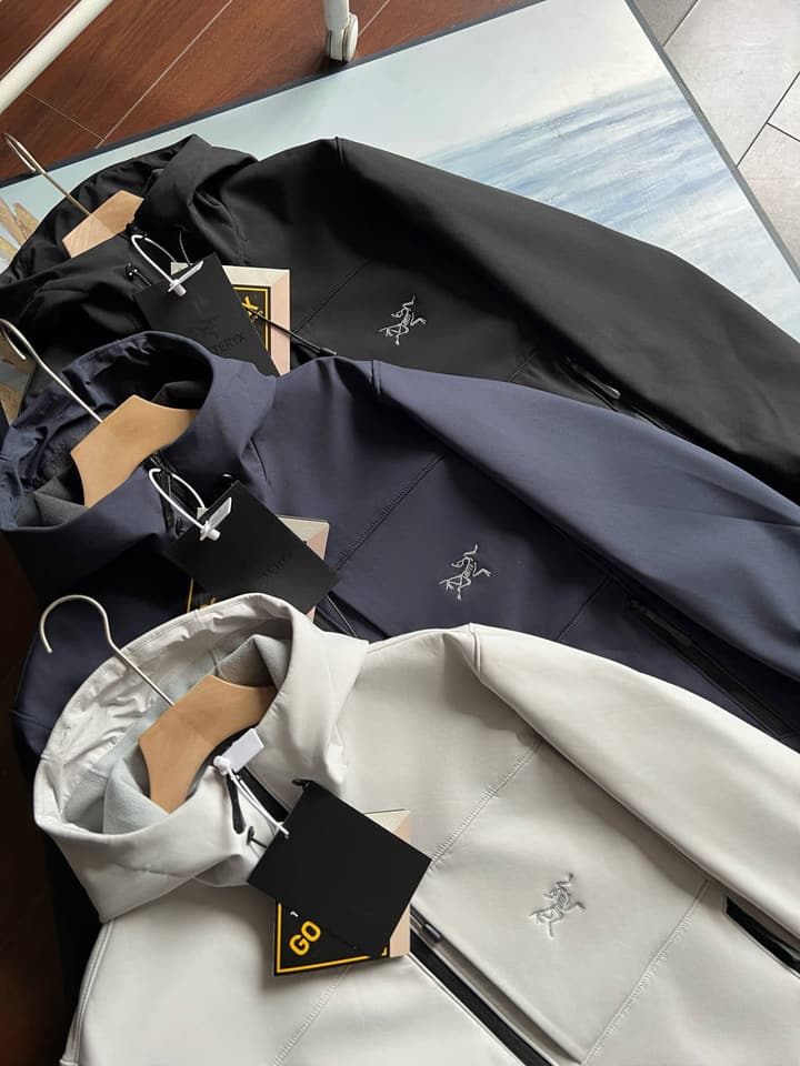 Arc'teryx GAMMA MX Softshell Hooded Jacket in Black