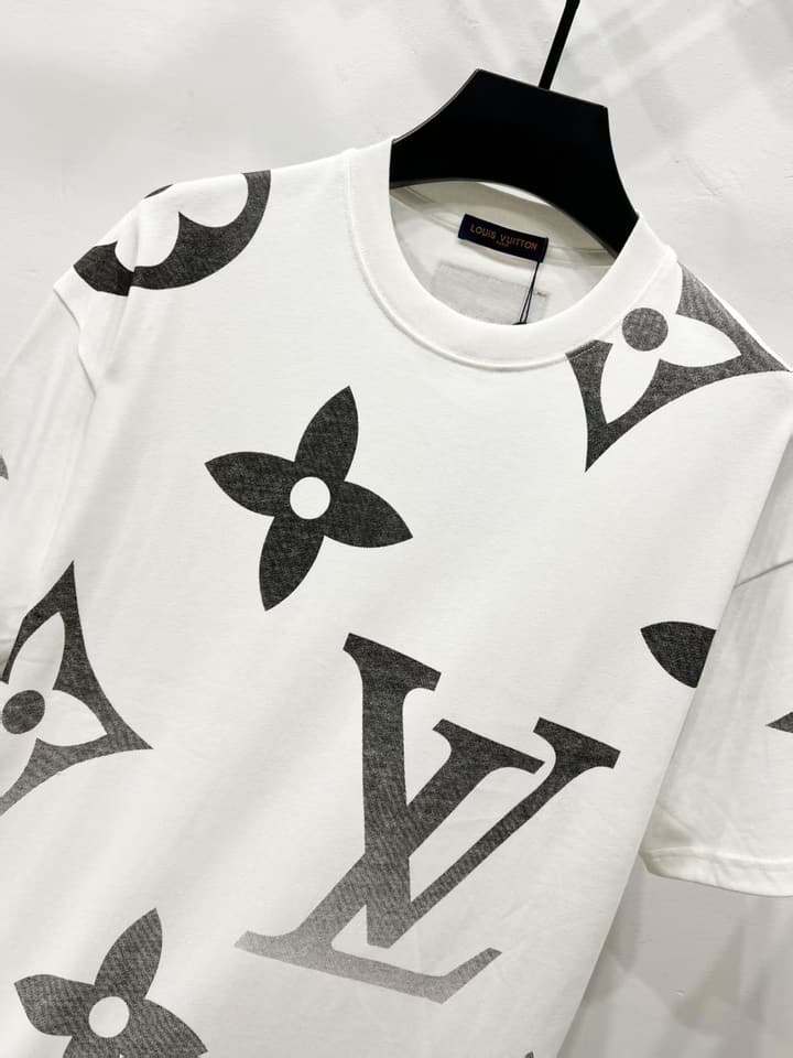 Louis Vuitton Monogram Gradient Logo T-Shirt – 25SS in Black