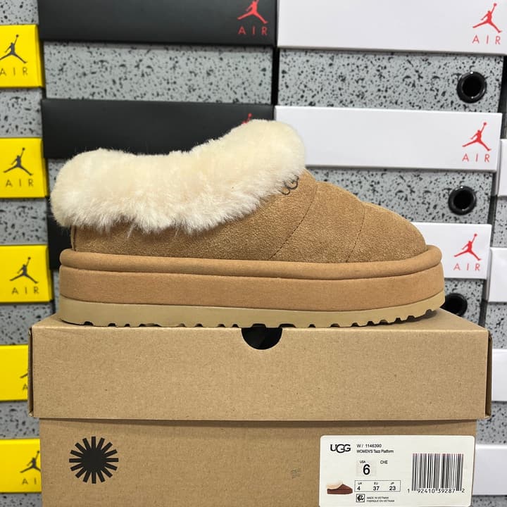 UGG Thick-Soled Low-Cut Fur Snow Boots in Olive Suede Patterned Trim