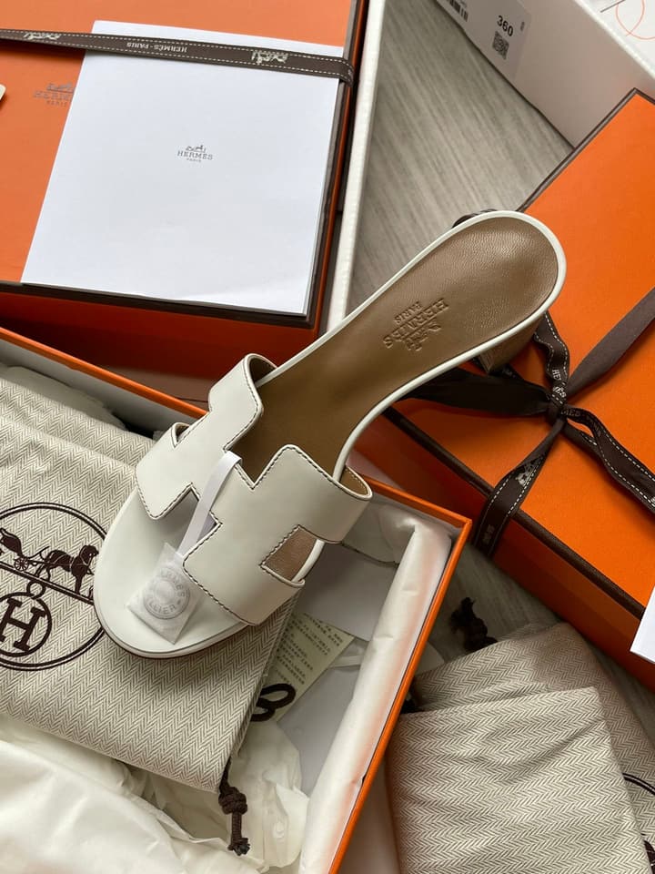 Hermès Classic H Slippers in Cream Leather