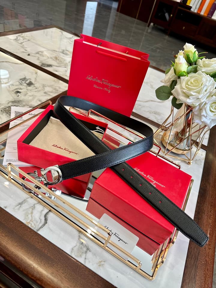 Ferragamo Leather Belt in Black Patent H-buckle