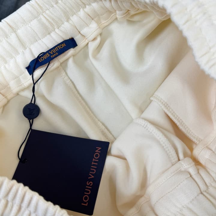 Louis Vuitton Casual Shorts – 2026 Collection in Apricot With Script Logo